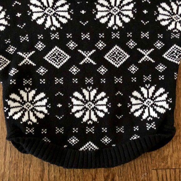 Old Navy Circle Hem Printed Sweater, 18-24 Months - Picture 5 of 5